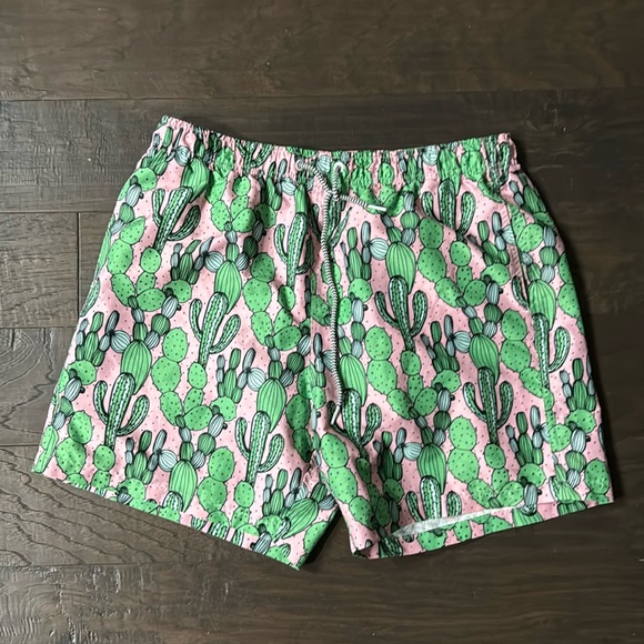 BOARDIES Men's Shorts Cactus Pink Green Size Medium Great Condition! - Picture 1 of 6